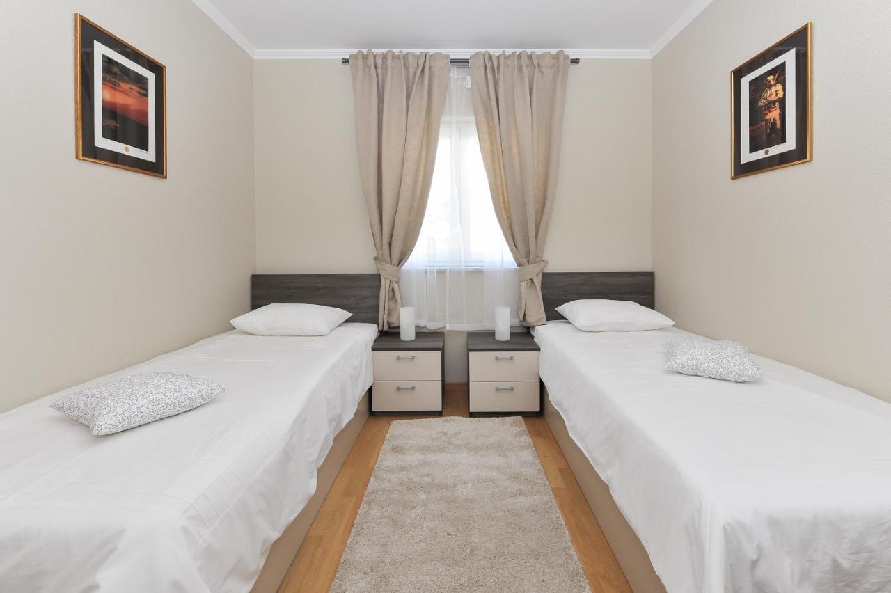 Apartmani Peric 1 Meka Draga 奥布罗瓦茨 外观 照片