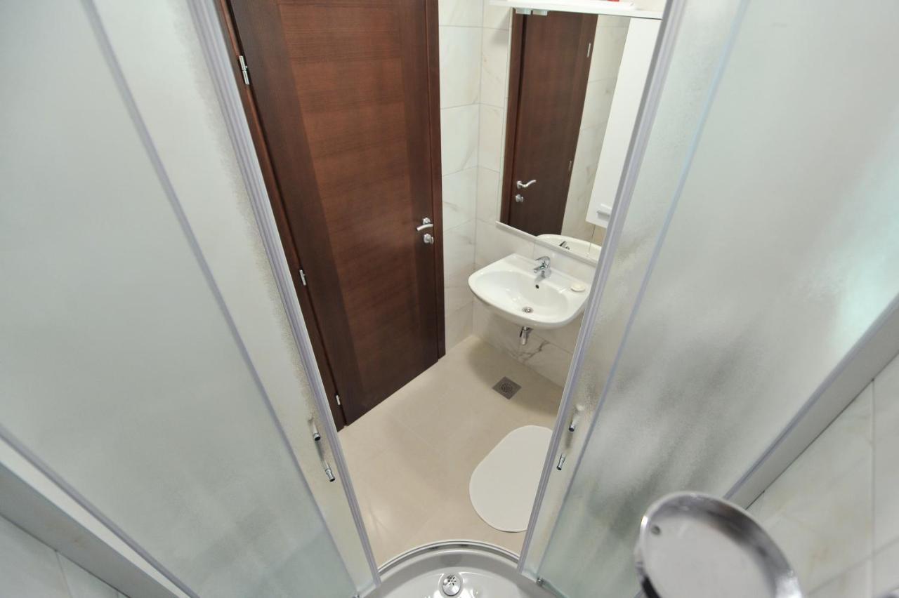 Apartmani Peric 1 Meka Draga 奥布罗瓦茨 外观 照片