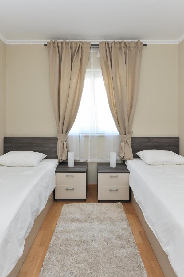Apartmani Peric 1 Meka Draga 奥布罗瓦茨 外观 照片